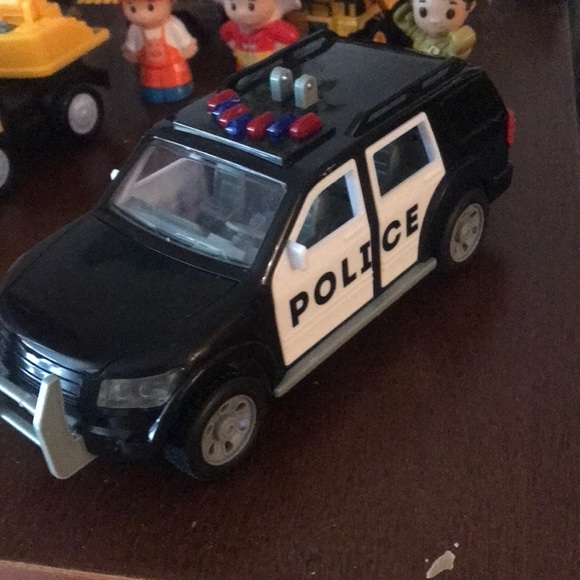Police cruiser SUV with working siren and lights! - Picture 1 of 4
